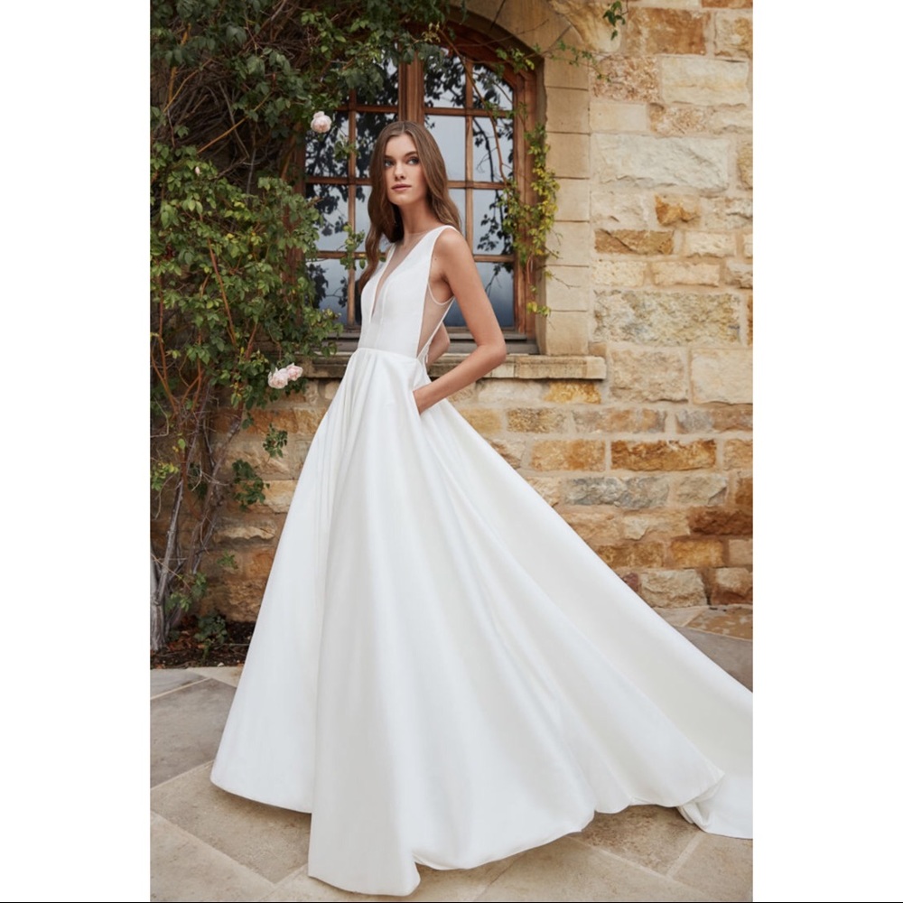 Lovely Bride Wedding Dress